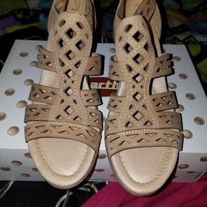 Brand New Earth Brands Wedges